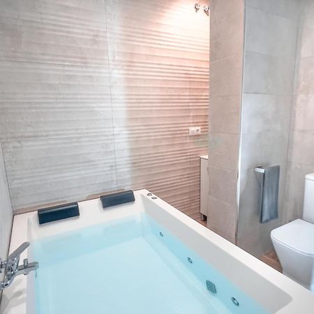 Acogedor Estudio En Triana Con Jacuzzi Y Wifi Севиля Екстериор снимка
