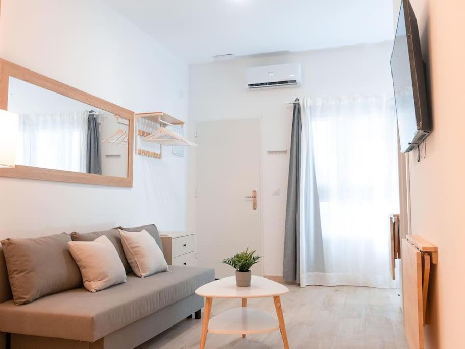 Acogedor Estudio En Triana Con Jacuzzi Y Wifi Севиля Екстериор снимка