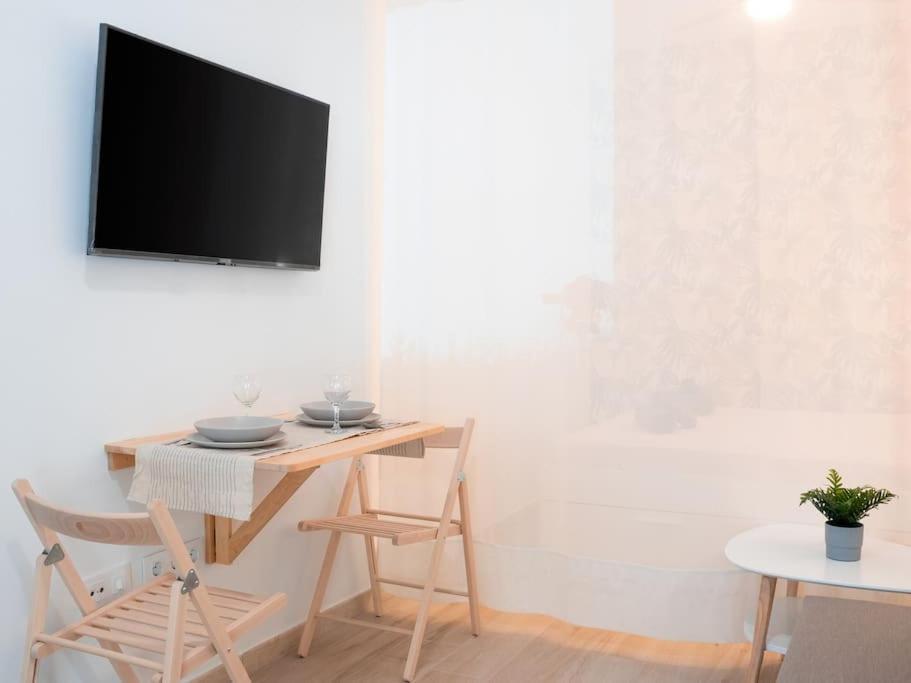 Acogedor Estudio En Triana Con Jacuzzi Y Wifi Севиля Екстериор снимка
