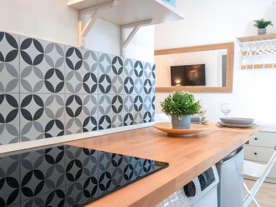 Acogedor Estudio En Triana Con Jacuzzi Y Wifi Севиля Екстериор снимка