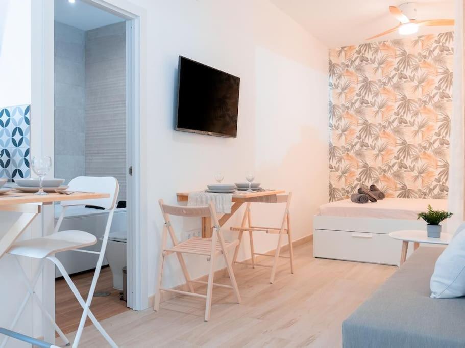 Acogedor Estudio En Triana Con Jacuzzi Y Wifi Севиля Екстериор снимка