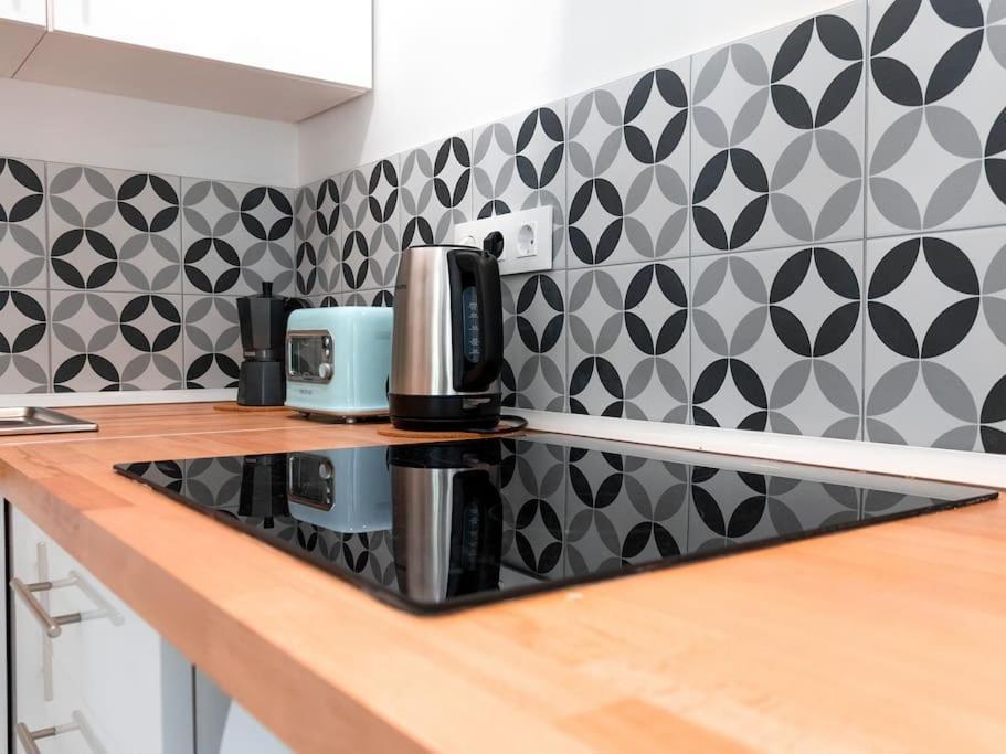 Acogedor Estudio En Triana Con Jacuzzi Y Wifi Севиля Екстериор снимка