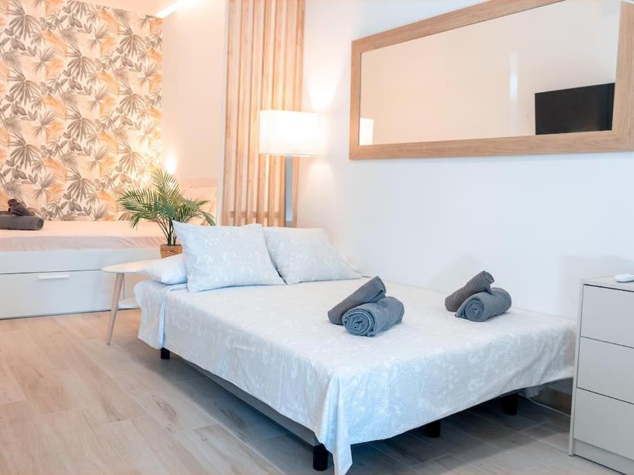 Acogedor Estudio En Triana Con Jacuzzi Y Wifi Севиля Екстериор снимка