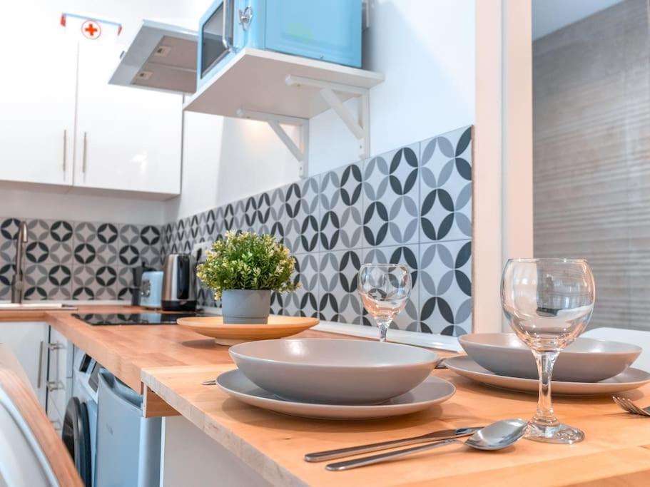 Acogedor Estudio En Triana Con Jacuzzi Y Wifi Севиля Екстериор снимка