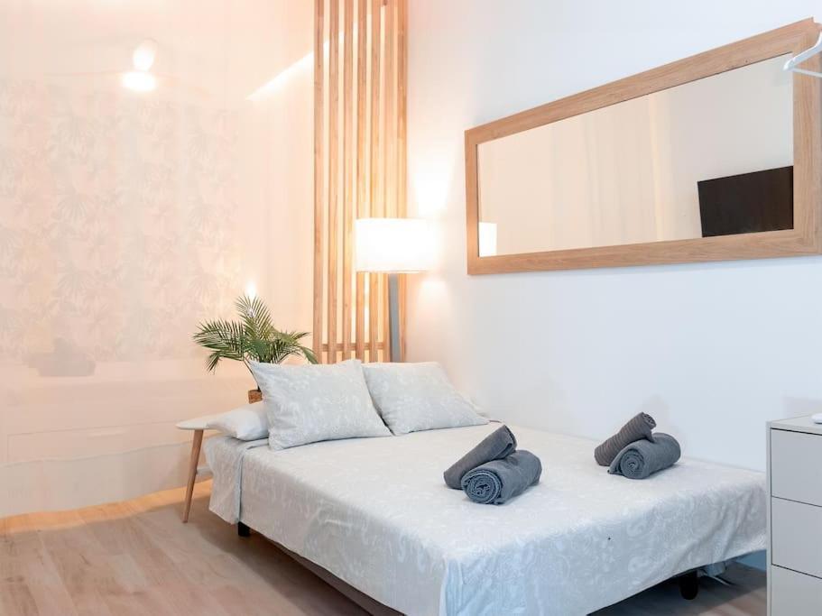 Acogedor Estudio En Triana Con Jacuzzi Y Wifi Севиля Екстериор снимка