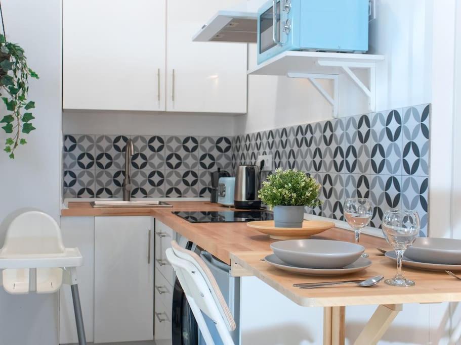 Acogedor Estudio En Triana Con Jacuzzi Y Wifi Севиля Екстериор снимка