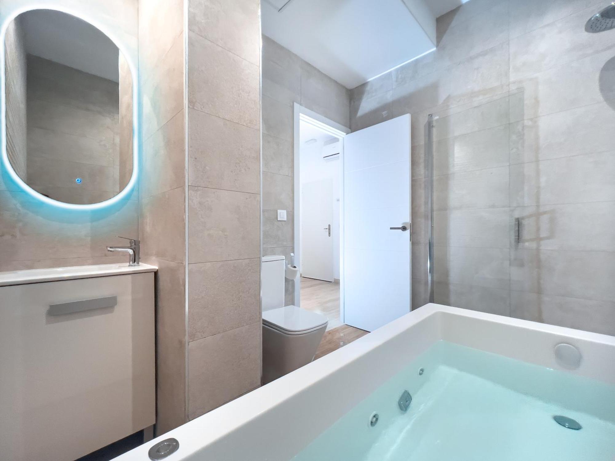 Acogedor Estudio En Triana Con Jacuzzi Y Wifi Севиля Екстериор снимка